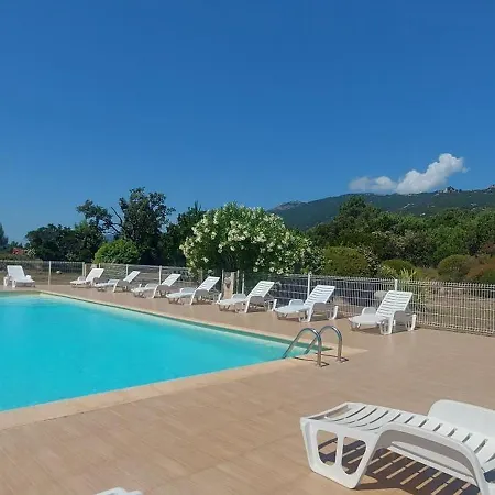 מלון דירות Riviera 2*