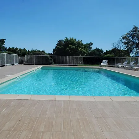 מלון דירות Riviera 2*